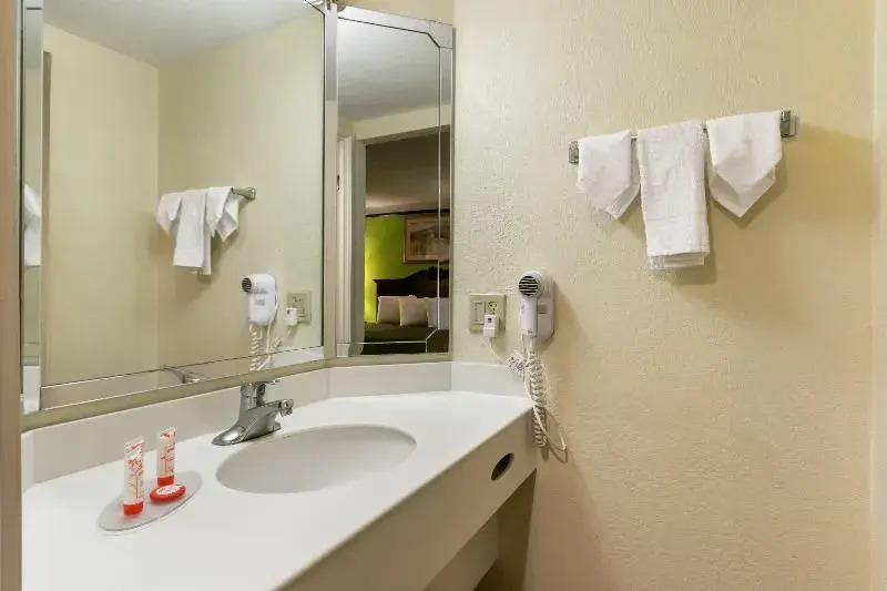OYO Hotel Columbia SC I-20/I-26