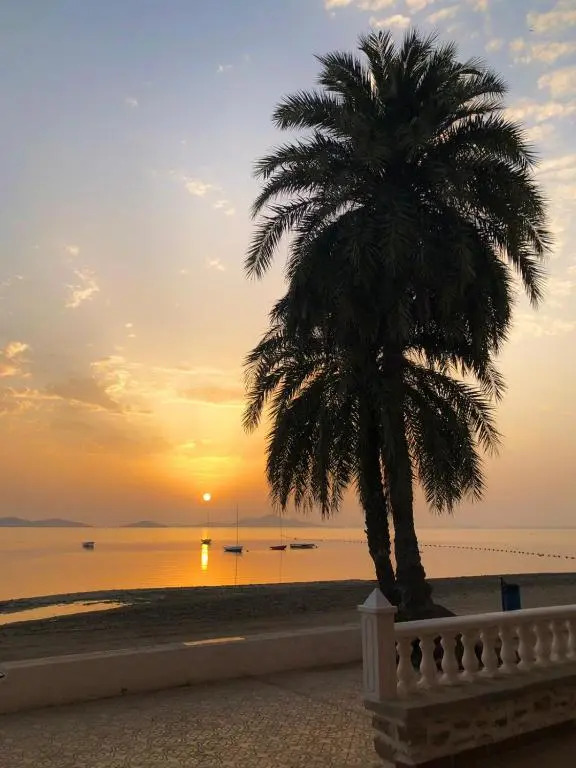 Apartamento Mar Menor, Los Urrutias - Stunning beachfront apartment with huge patio