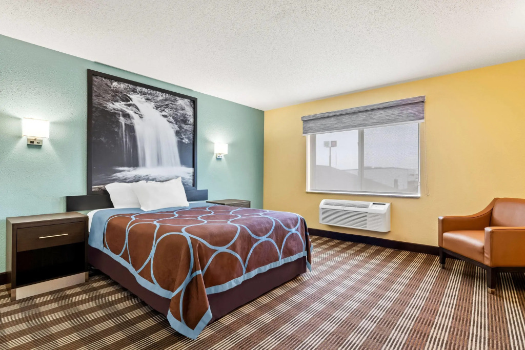 Super 8 by Wyndham Osseo WI