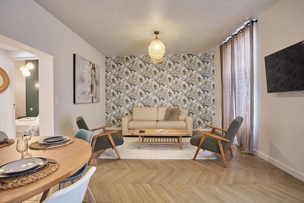 Sublime Flat Paris Bois de Vincennes by Studio Prestige