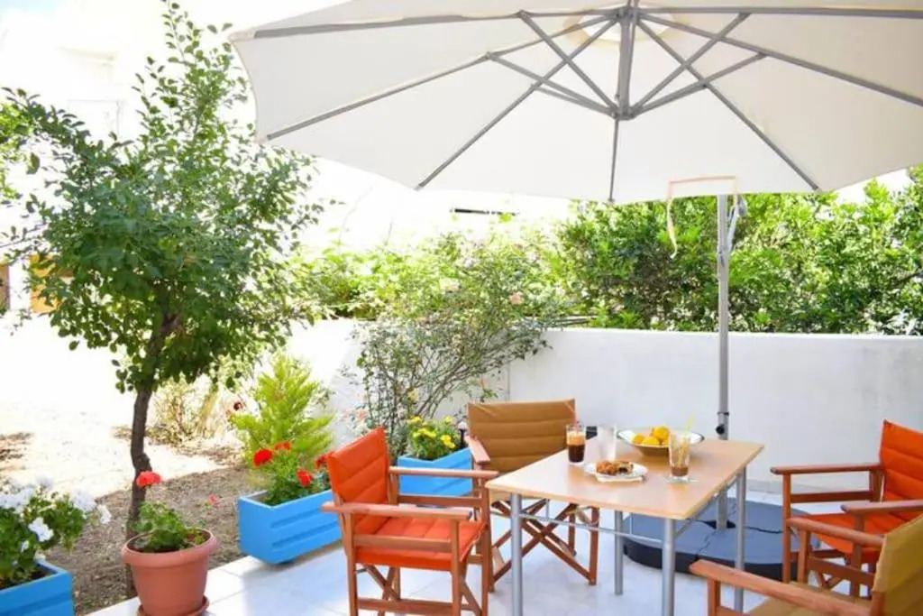 Marble Cool 2-bedroom Down Town Yard House