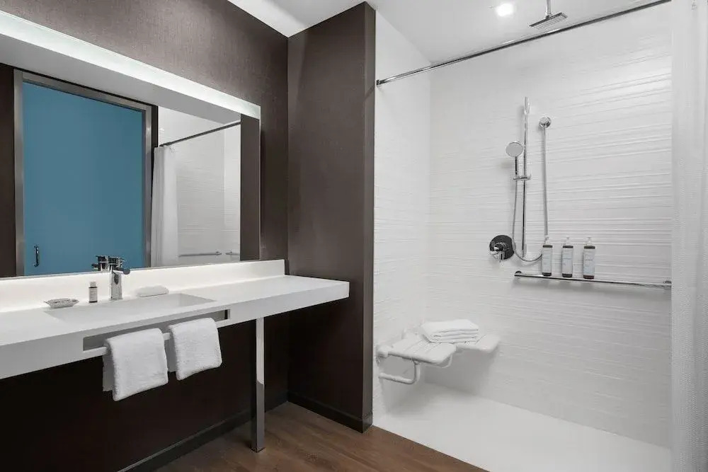 AC Hotel by Marriott Vancouver Waterfront