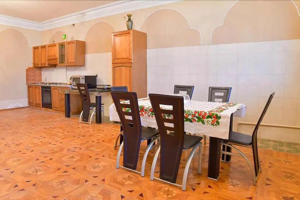 Goldway Hostel And Hotel