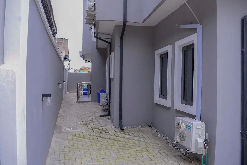 Bamgbose Apartments - Sleeps 2 - Parking - Balcony