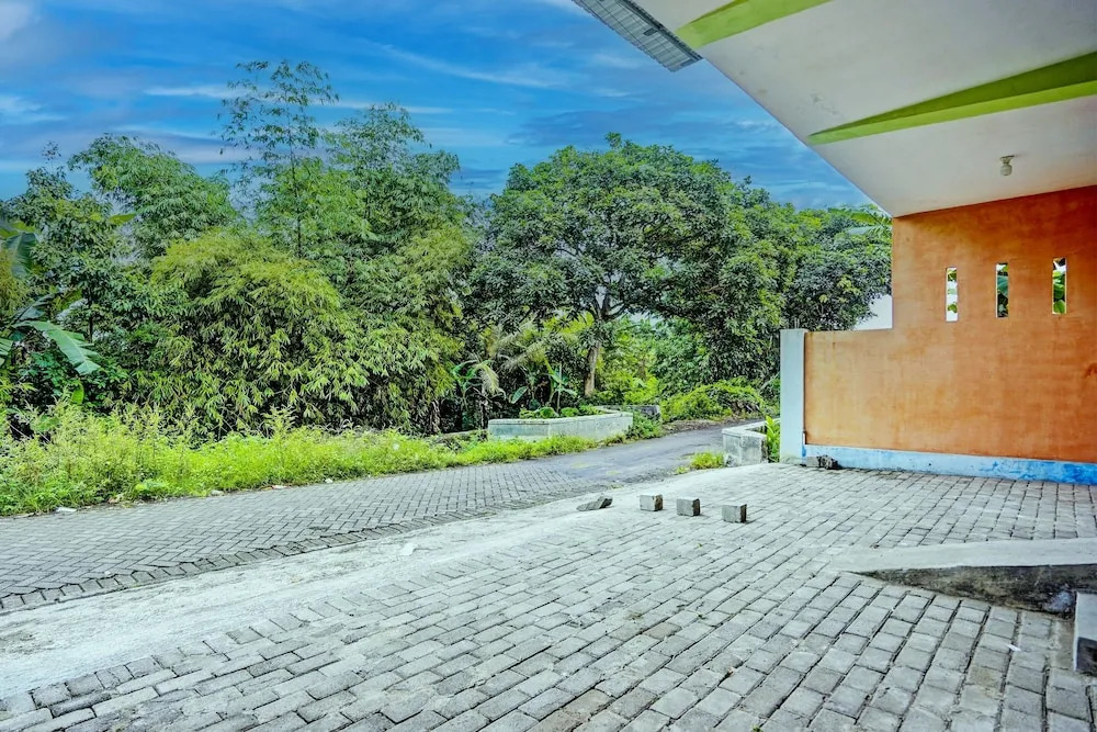 SPOT ON 92564 Kemangi Asri Kost