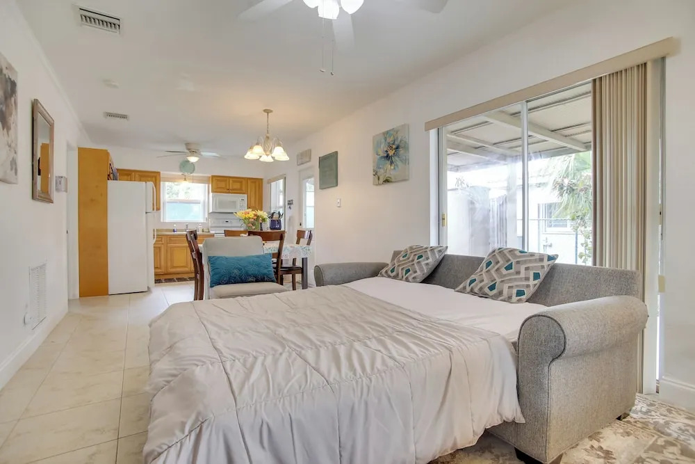 2 Mi to Boardwalk: Home w/ Grill in Dania Beach!