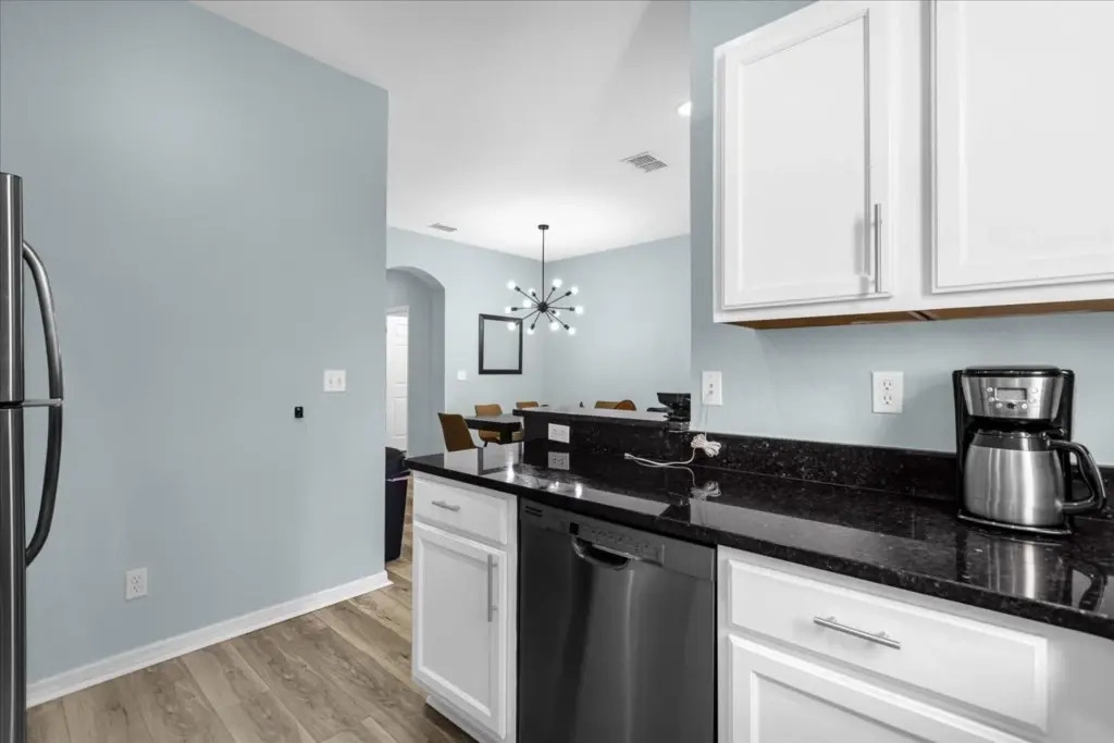 3 Bedrooms 3 Bathrooms Regal Oaks 5714 Dd