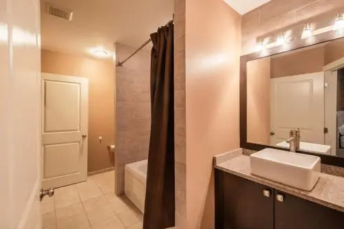 LazyKey Suites - Gorgeous 3BD Penthouse w/Spa and a Private Deck