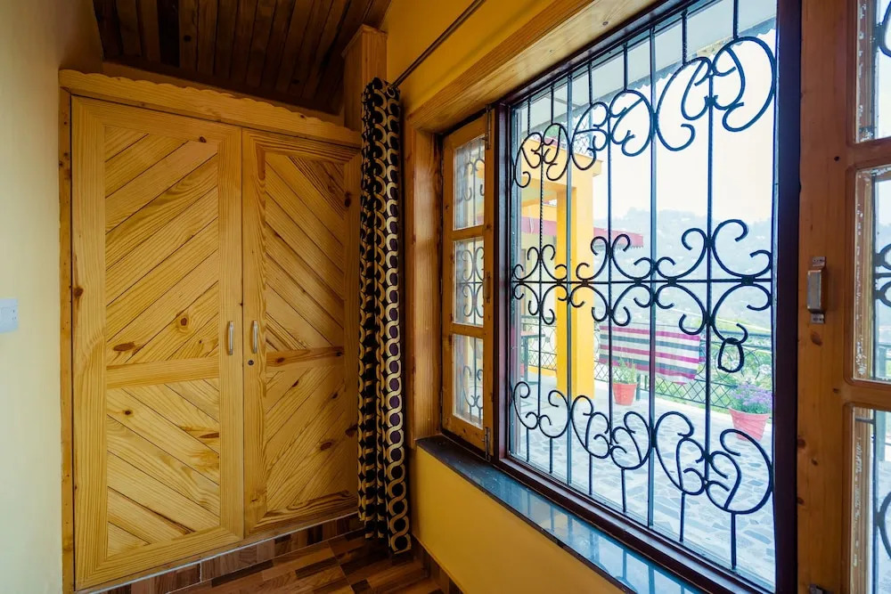 OYO 13294 Home Heritage 1BHK Clock Tower Mussoorie