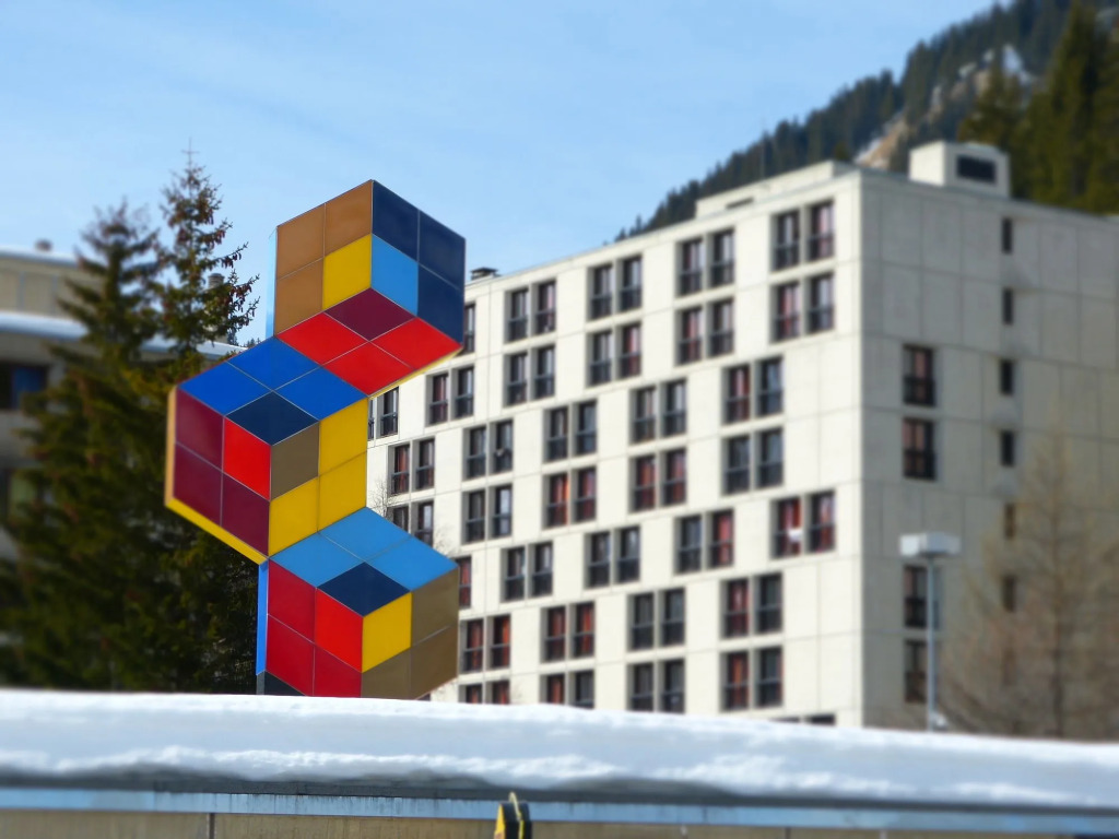 Totem, Friendly Hotel