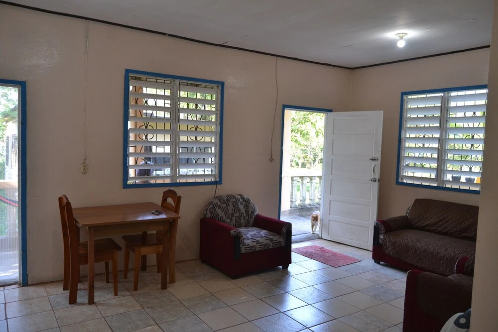 Budget Cheerful Entire Private Belizean One Bedroomed Home