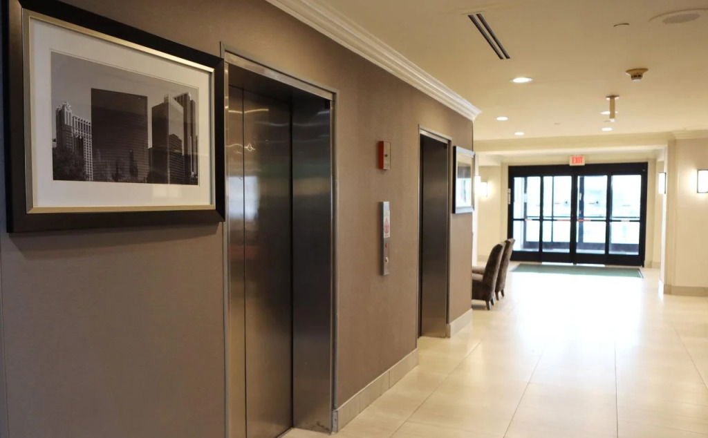 Holiday Inn Chicago Oakbrook by IHG