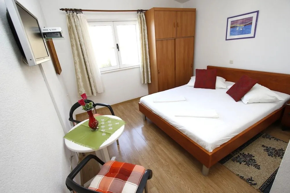 Kiwi Apartment