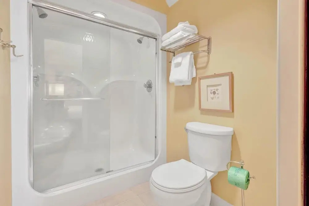 Beachfront Condo w/ View & Pool, Sleeps 8