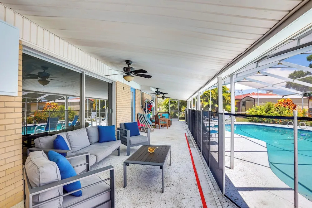 5 Mi to Busch Gardens Tampa Bay: Villa w/ Pool
