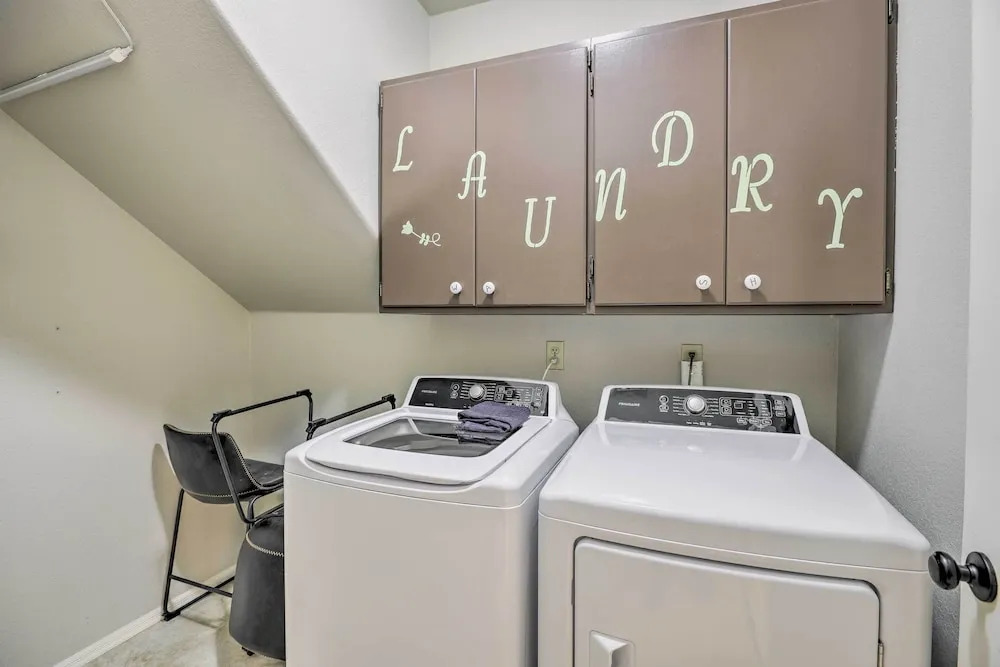 Glendale Escape w/ Pool ~ 1 Mi to Westgate!