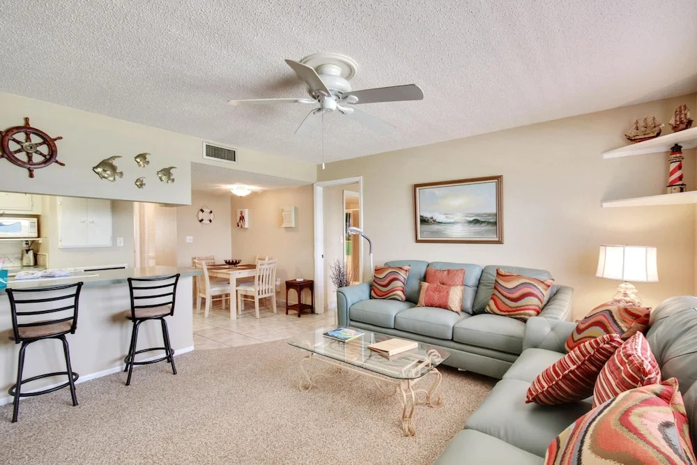 Sunset Chateau 312 Just remodeled, Perfect Sunset Beach location