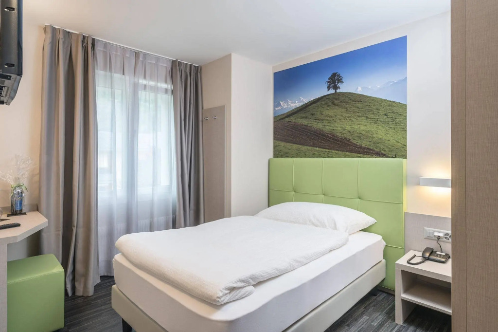 Adhhoc Hotel