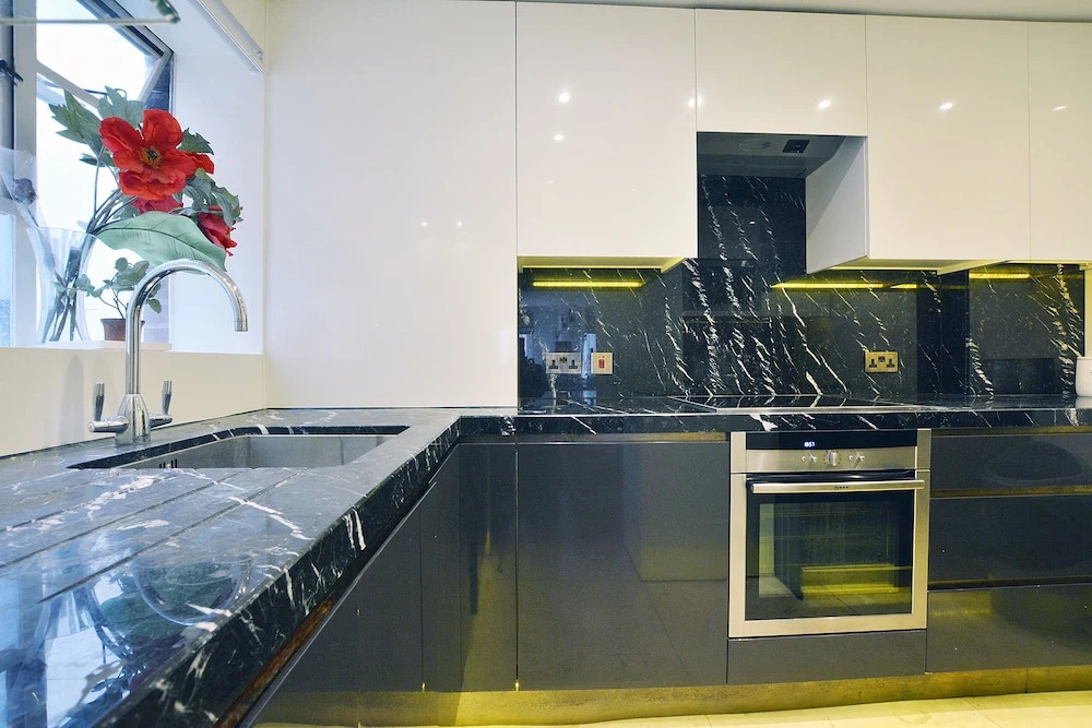 Hans Crescent Apartment