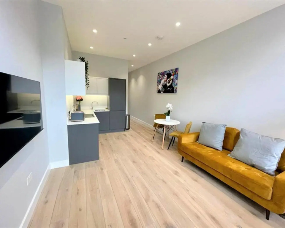 Chic, Newly Reno'd 1 Bed Open Plan, nr The Meadows