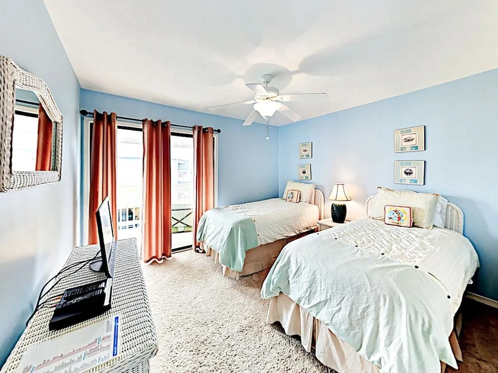 1872 W Beach Blvd Condo Unit F203