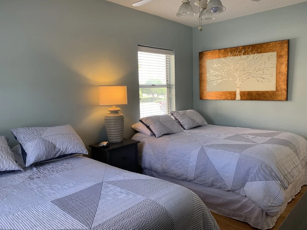 Cute One Bedroom at The Coral Resort Apts by RedAwning