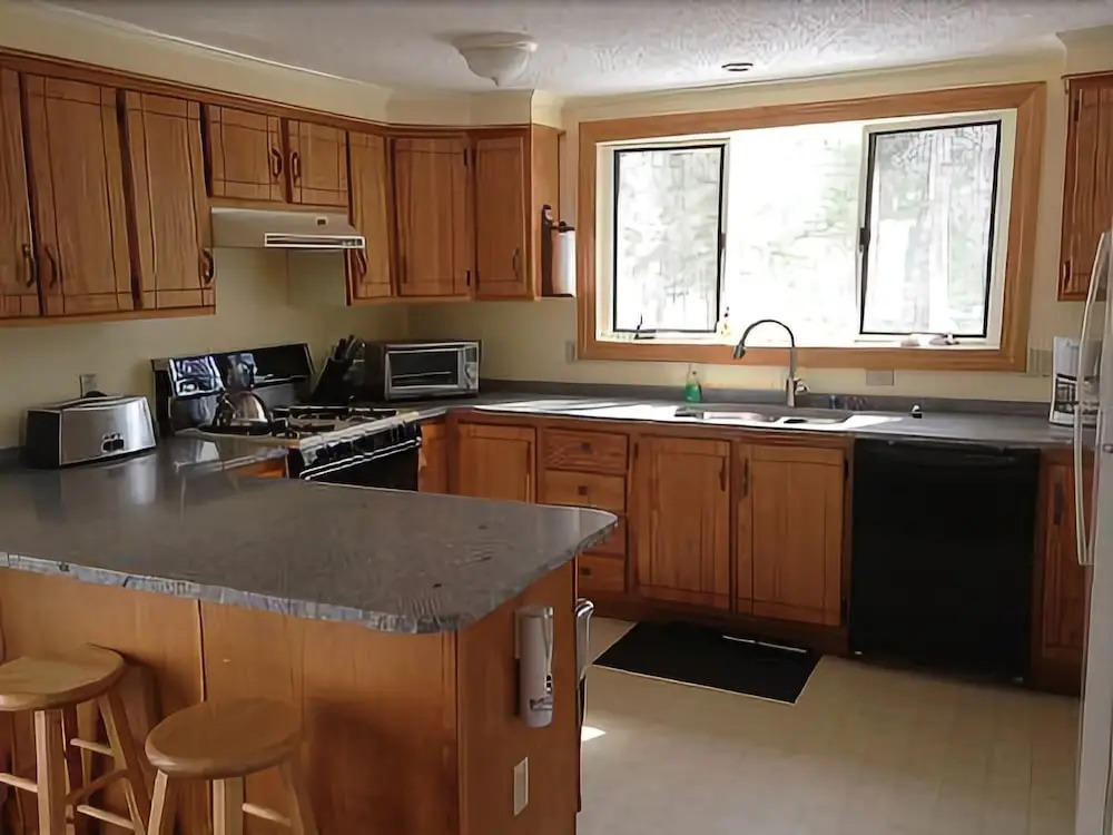 Lords Beach Cottage - Three Bedroom Home