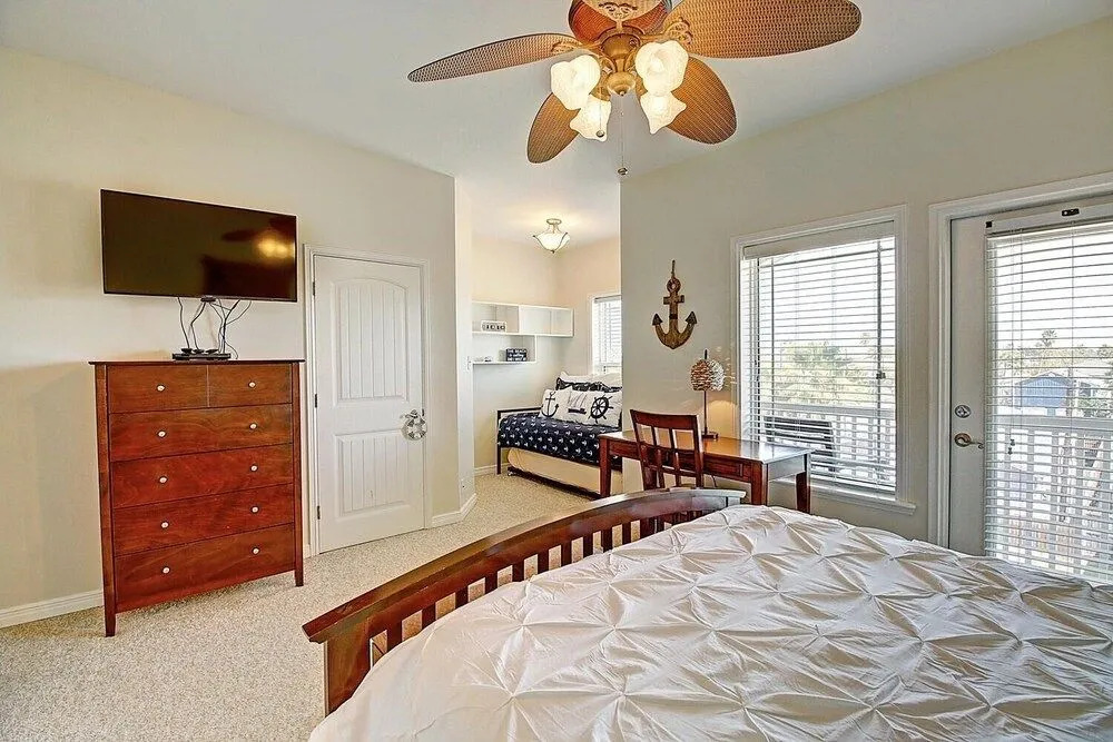 Anchor's Away 2 Bedroom Condo by Redawning