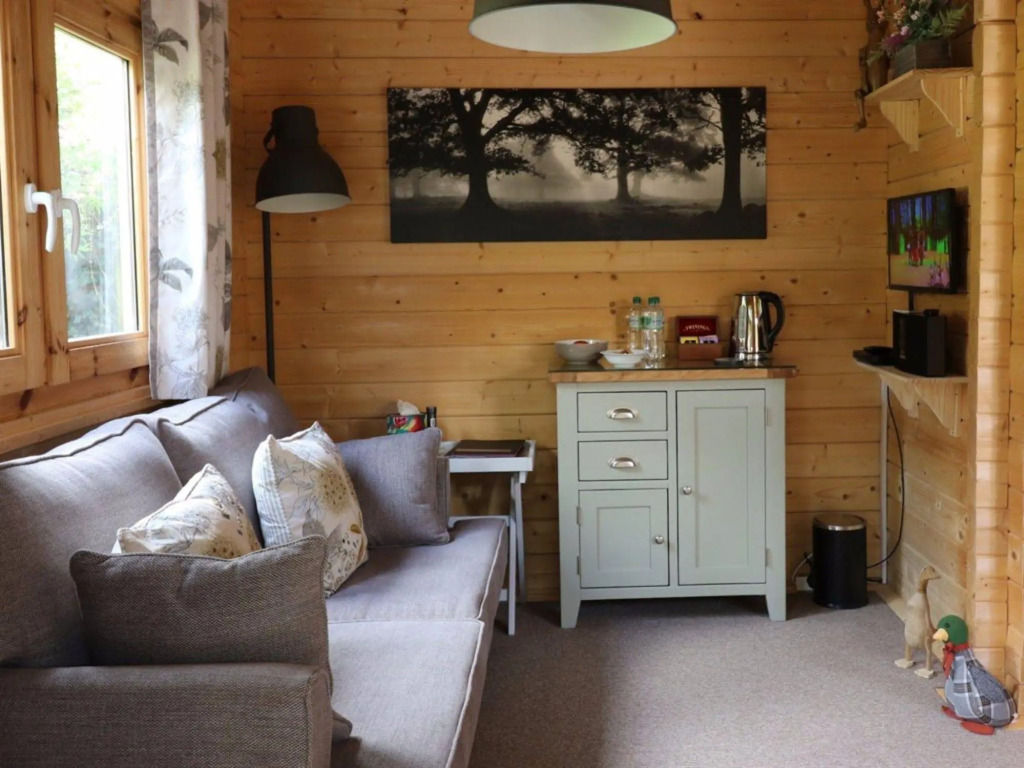 Duck Lodge B&B with Hot Tub