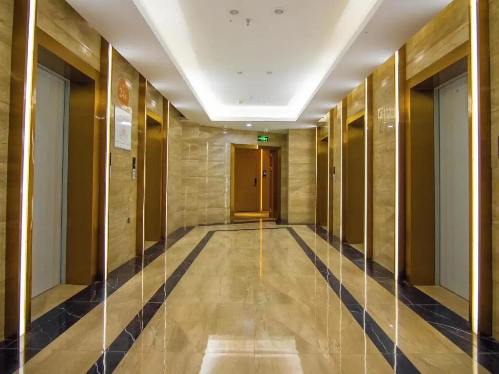 Lavande Hotel Yibin University City Exhibition Center