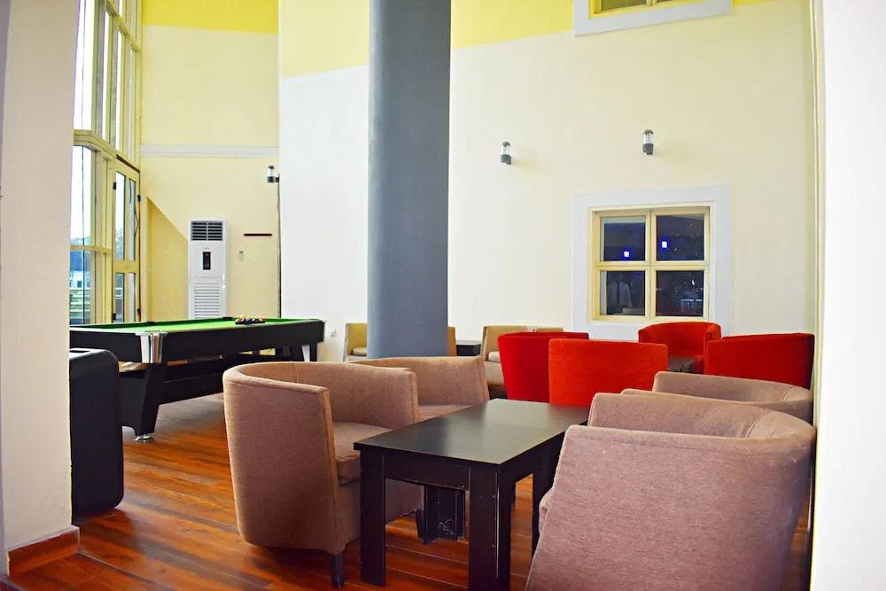 Davis Hotel & Suites