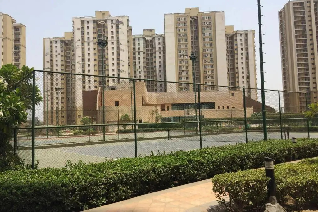 Luxurious Entire Suites/Studio Apt nearDelhi Noida