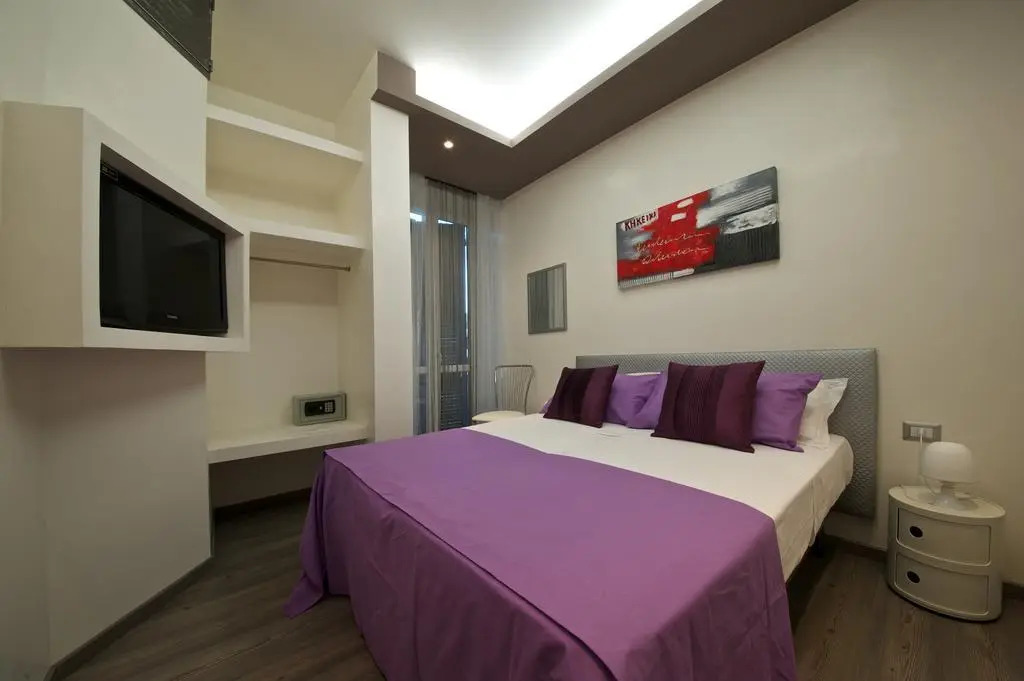 Roma Naif Rooms