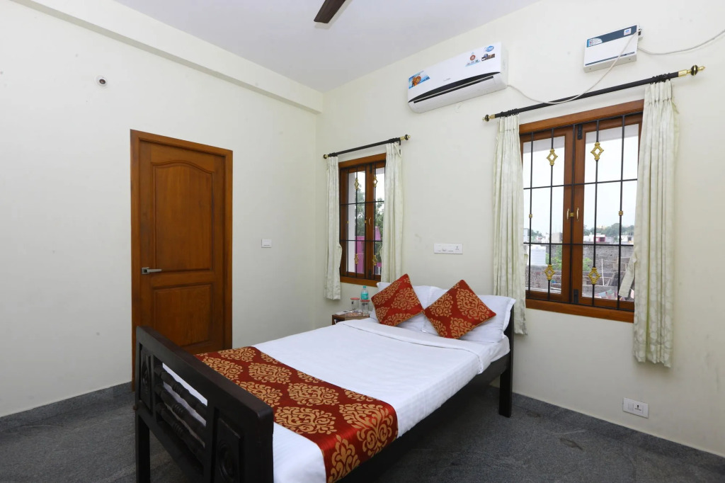 Froniter Pondy Railway Station by OYO Rooms