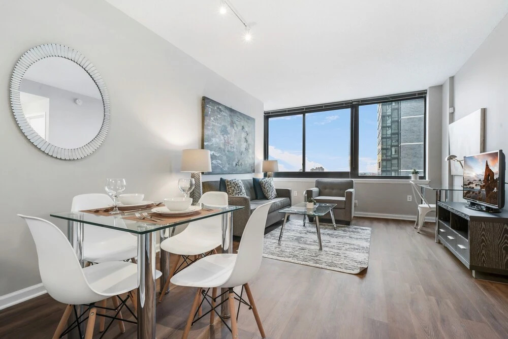 Bluebird Suites near PATH