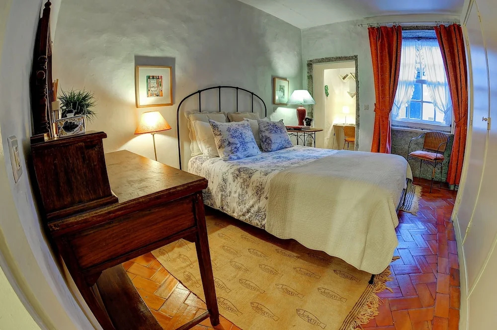 Independent Apartment n 2 in an Old Mansion Located by the Mouth of Douro River