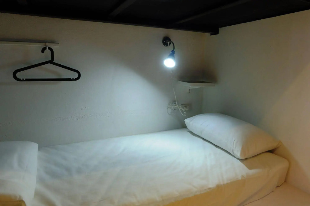 Seek Sleep Hostel