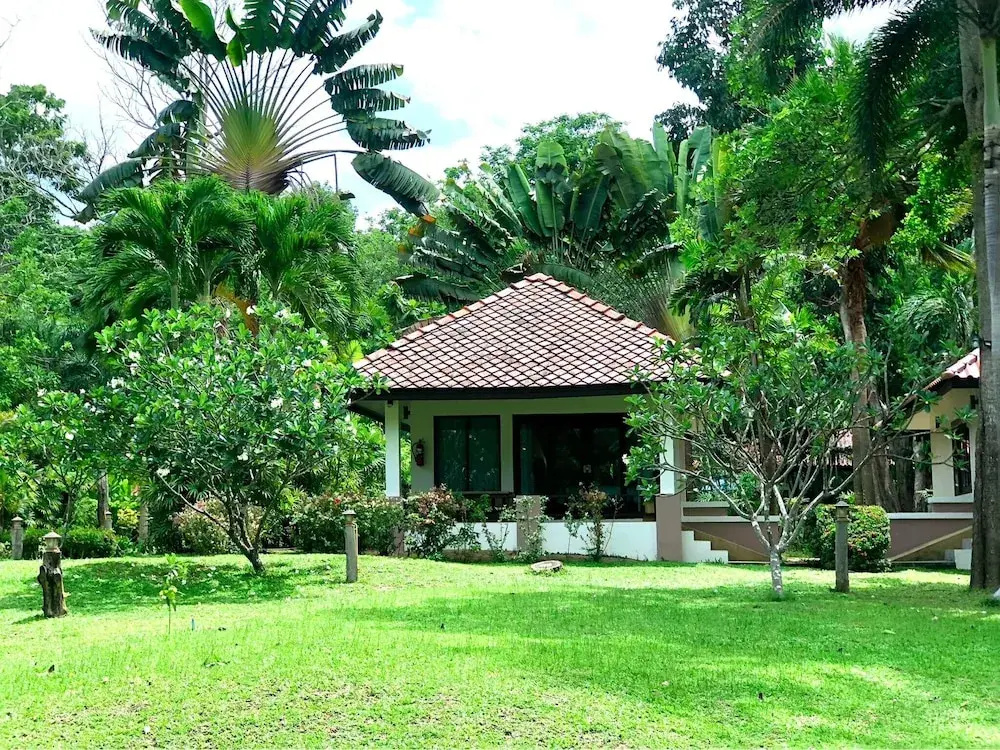 Khanom Sea Beach Resort