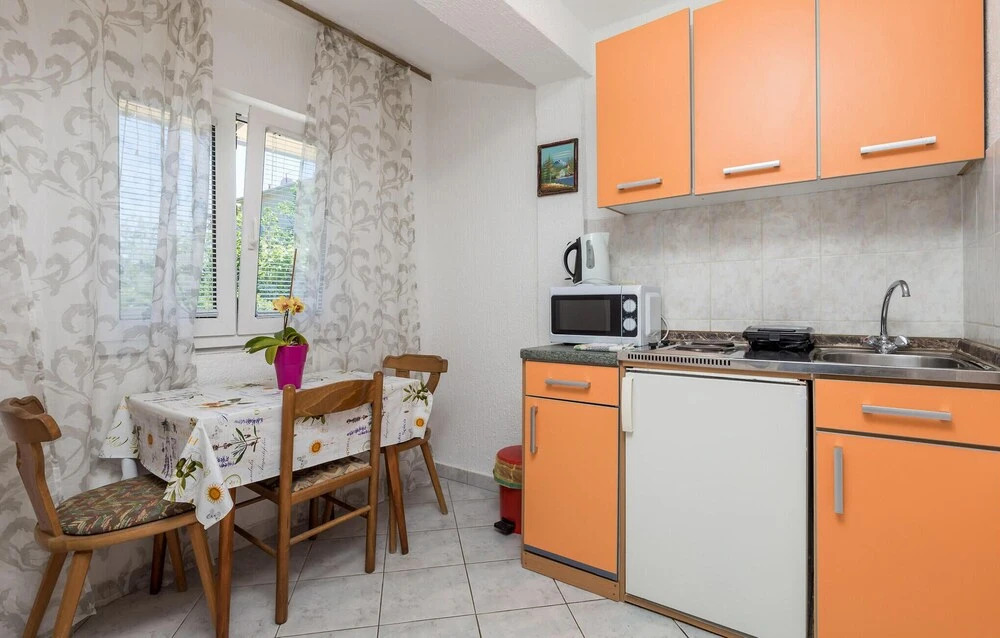 Nice Apartment in Lopar With 1 Bedrooms and Wifi