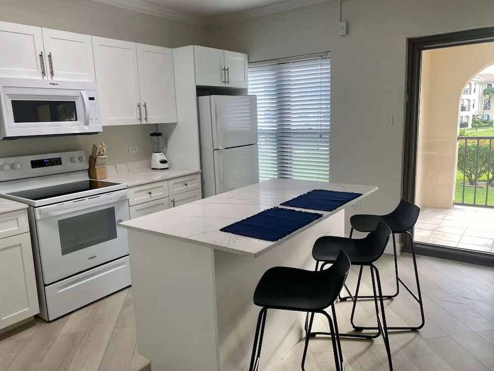 Oceanfront Condo on Seven Mile Beach