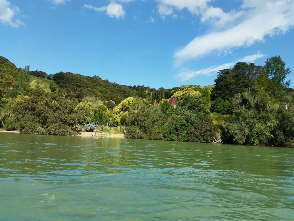 The Cowshed Wairoro Park - Russell Holiday Home