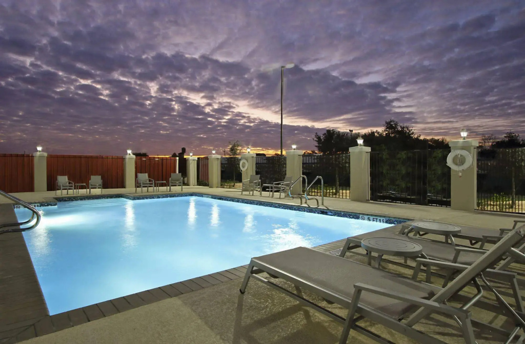 Holiday Inn Express & Suites - Brookshire - Katy Freeway by IHG