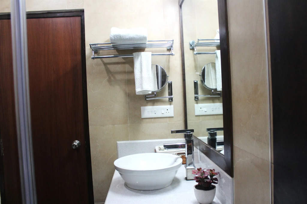 FabHotel Chris - Whitefield near KTPO & ITPL