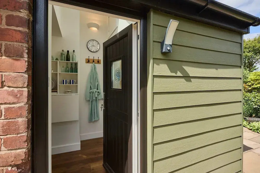 Host Stay Garden Studio
