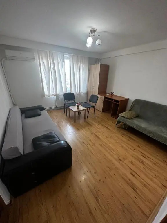 Apartment 2 camere Centru Piata 700