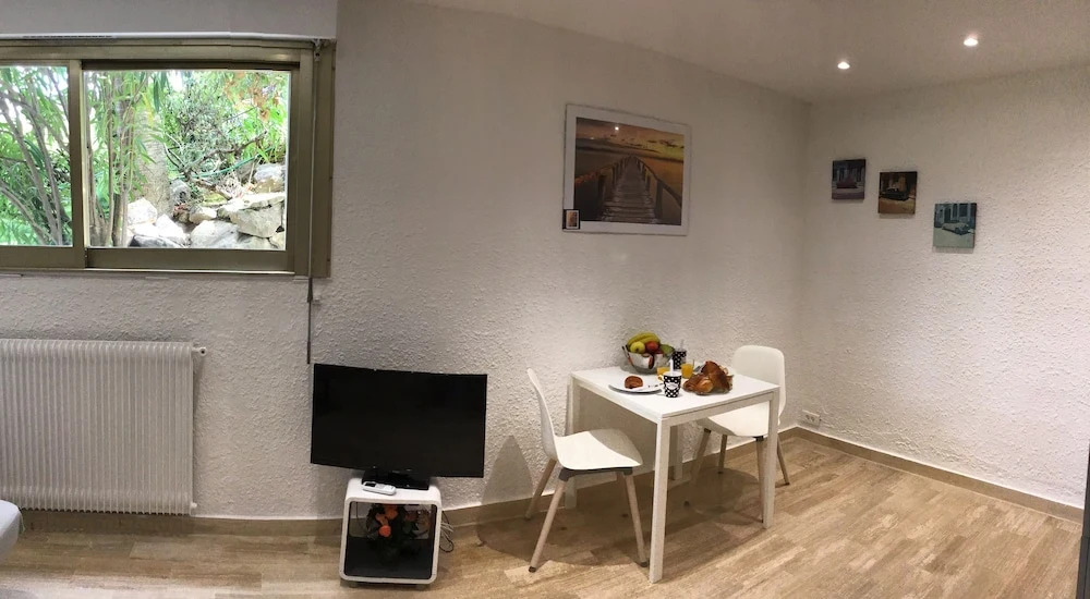 Studio in upscale residence by Weekome