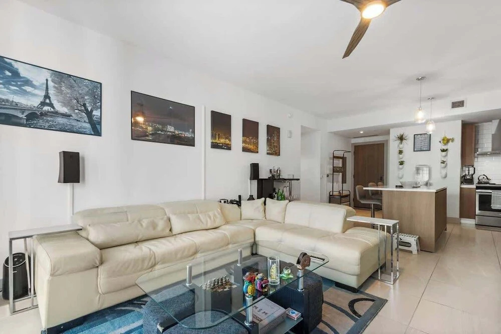 Brickell 1BR Skyline Balcony Corner Suite Walkable to City Centre Luxepad