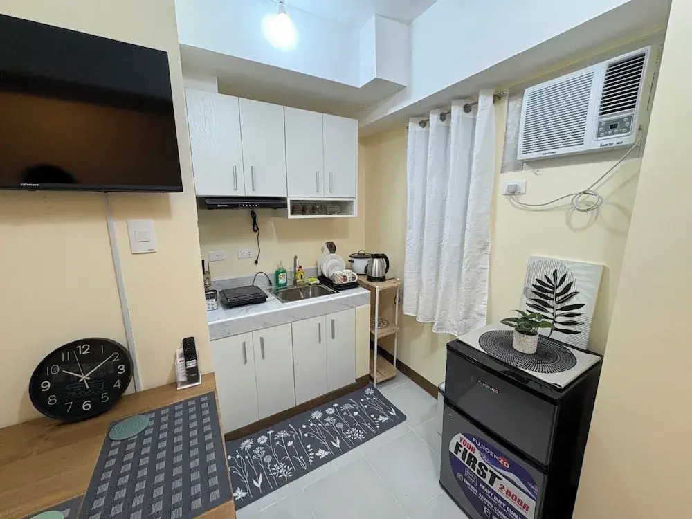 New Bachelor's Pad Across Ateneo Uni With Free Fast Wi-fi, AC Room, hot Shower
