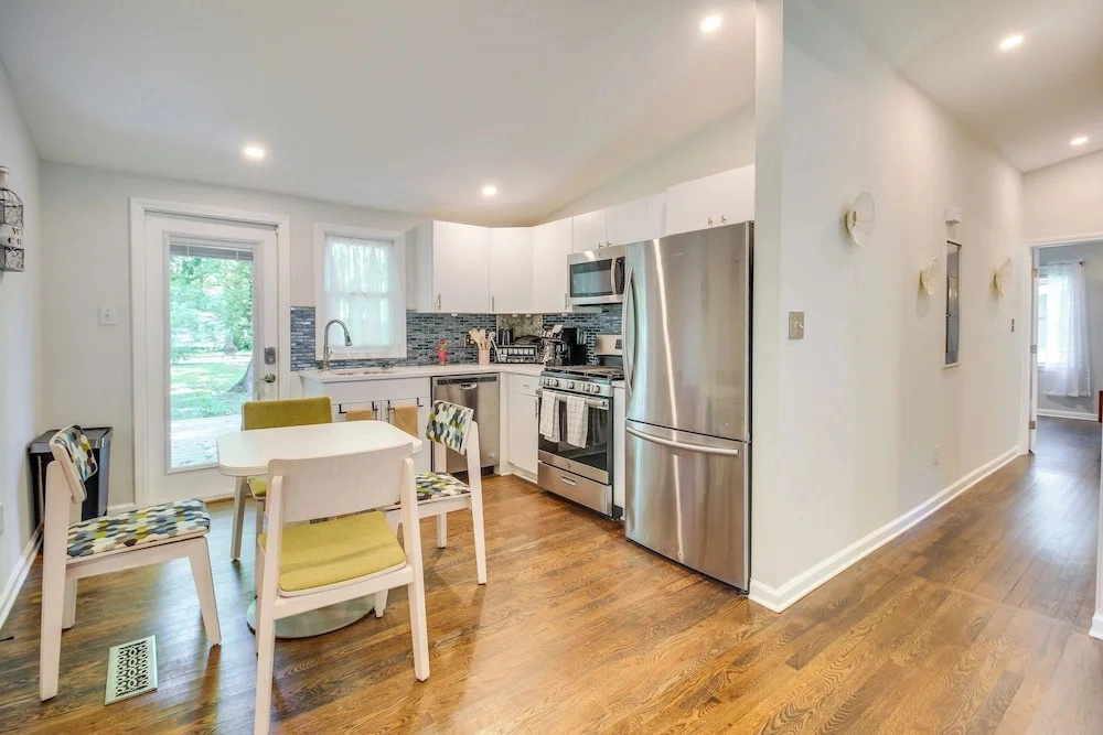 3 Mi to The Battery! Home w/ Spacious Backyard
