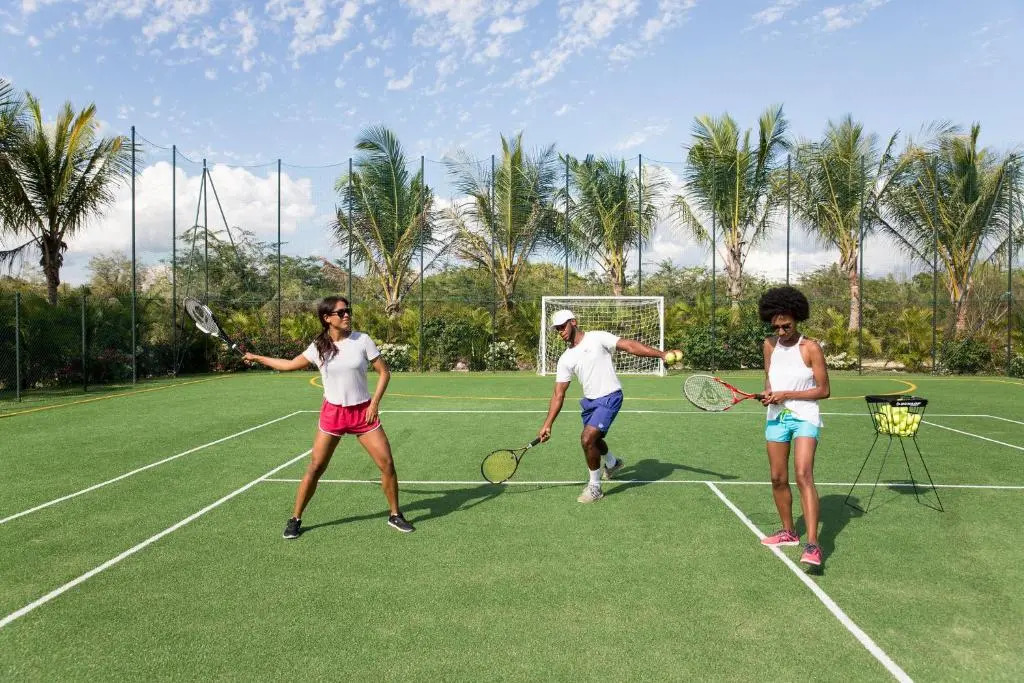 TRACADERO Beach Club & Holidays Rentals
